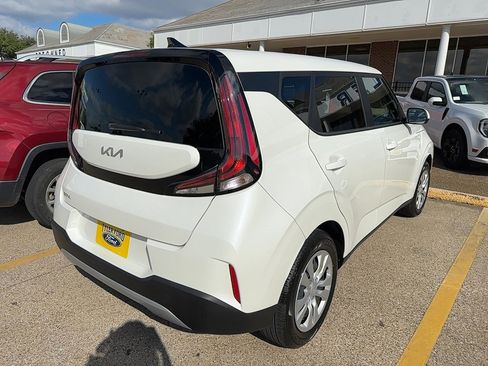 Used 2023 Kia Soul LX image 5