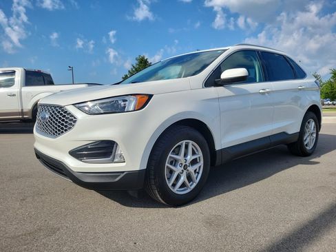 Used 2024 Ford Edge SEL w/ Convenience Package AWD/4WD image 2