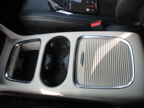 Used 2020 Dodge Grand Caravan SXT image 28