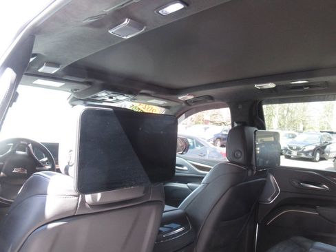 Used 2024 Cadillac Escalade Sport Platinum w/ LPO, Floor Liner Package image 29