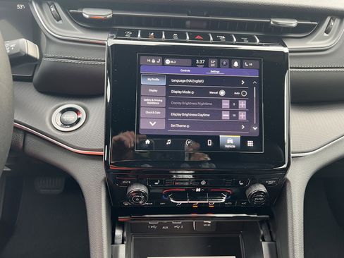 New 2025 Jeep Grand Cherokee L Altitude image 24