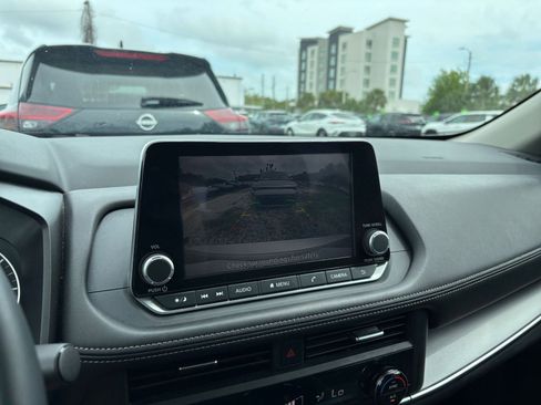 Used 2025 Nissan Rogue SV image 27