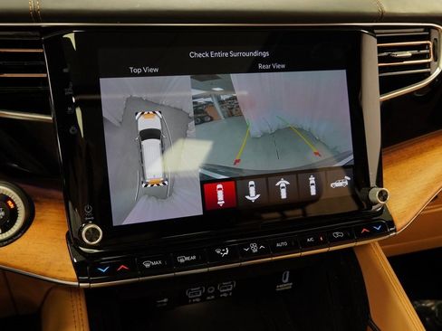 Used 2022 Jeep Grand Wagoneer Series III image 32