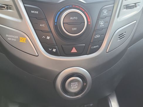 Used 2017 Hyundai Veloster Value Edition image 25