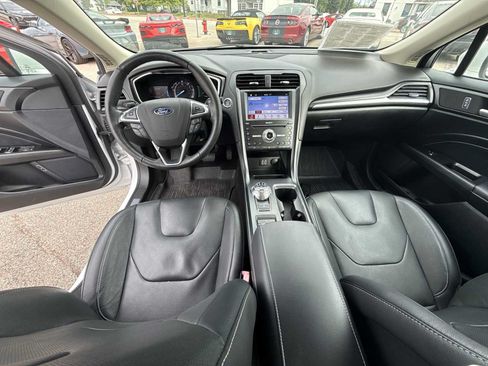 Used 2019 Ford Fusion Energi Titanium FWD image 19