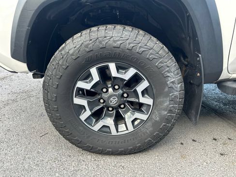 Certified 2022 Toyota Tacoma TRD Off-Road w/ Technology Package AWD/4WD image 29