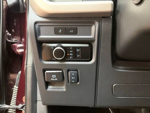 Used 2024 Ford Expedition XLT image 24