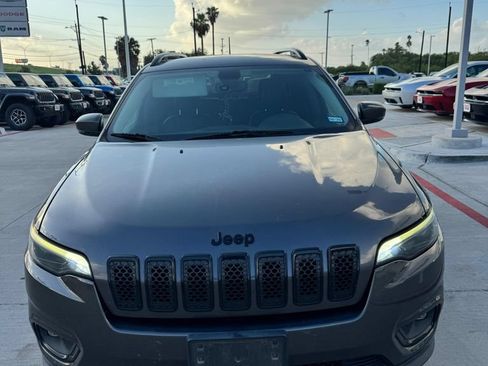Used 2020 Jeep Cherokee Latitude Plus AWD/4WD image 2