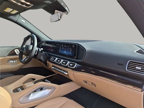 Used 2024 Mercedes-Benz GLS 450 4MATIC image 14