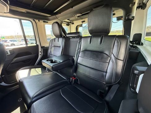 Used 2023 Jeep Wrangler Unlimited Sahara w/ Cold Weather Group AWD/4WD image 30