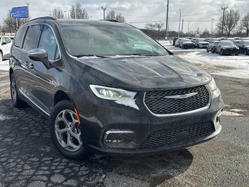 Used 2022 Chrysler Pacifica Limited image 2