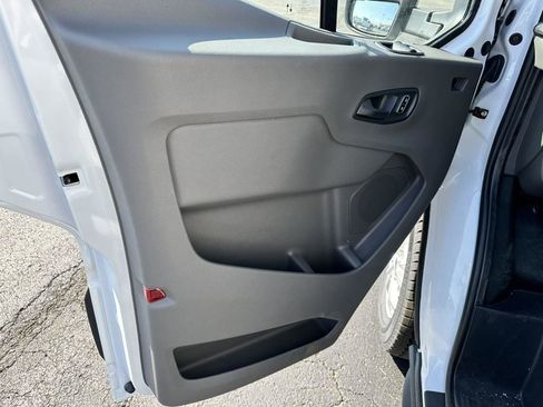 Used 2023 Ford E-Transit Medium Roof image 21