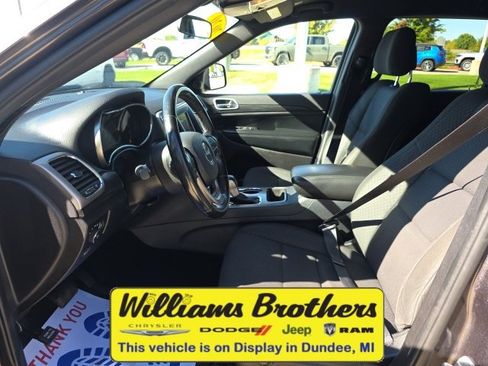 Used 2020 Jeep Grand Cherokee Laredo image 24