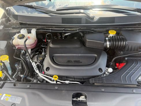 Used 2025 Chrysler Pacifica Select FWD image 39
