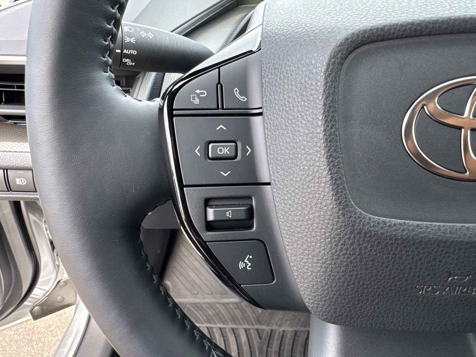 Used 2024 Toyota Prius Limited FWD image 29