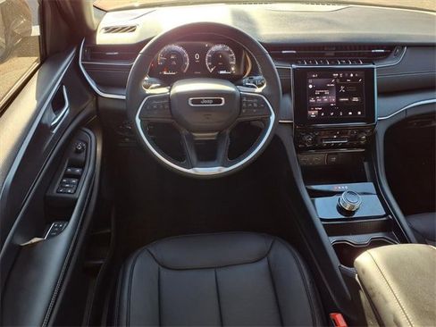 Certified 2025 Jeep Grand Cherokee L Laredo image 10