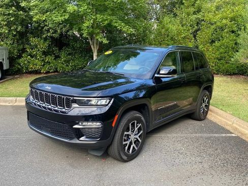 Used 2024 Jeep Grand Cherokee Limited AWD/4WD image 3