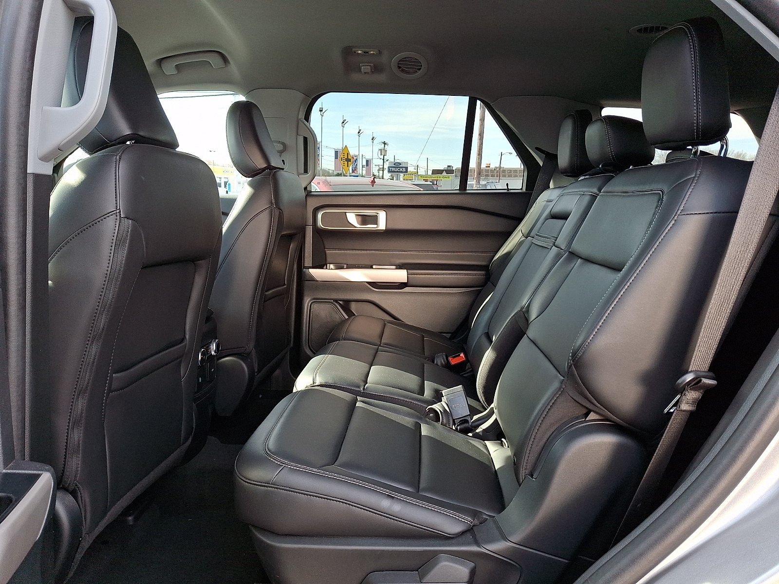 Certified 2023 Ford Explorer XLT w/ Equipment Group 202A AWD/4WD image 10