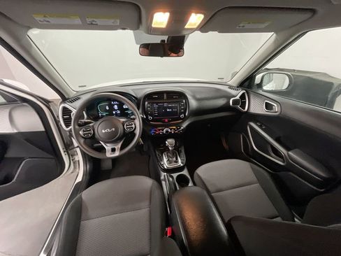 Used 2023 Kia Soul LX w/ LX Technology Package image 18