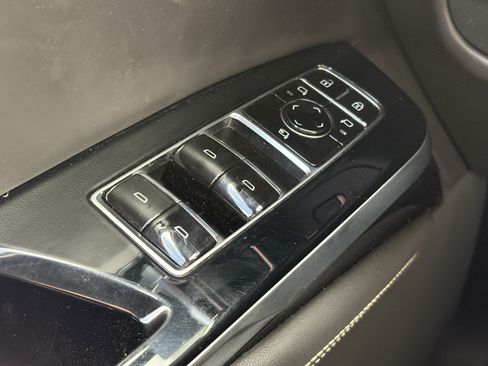 Certified 2025 Cadillac Escalade ESV V AWD/4WD image 35