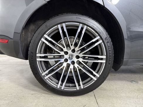 Certified 2017 Porsche Macan AWD/4WD image 16