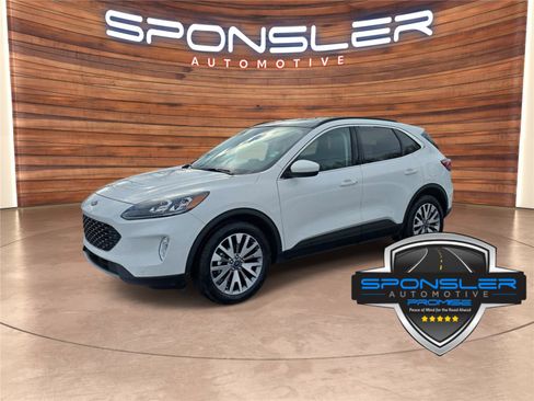 Used 2022 Ford Escape Titanium w/ Class II Trailer Tow Package image 1