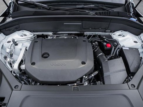 New 2026 Volvo XC90 B6 Plus w/ Protection Package Premier image 18