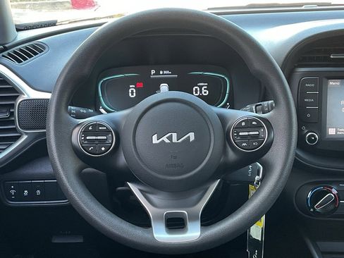 Used 2025 Kia Soul LX w/ LX Technology Package image 21