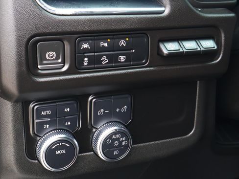 Used 2023 GMC Yukon AT4 w/ Technology Package image 25