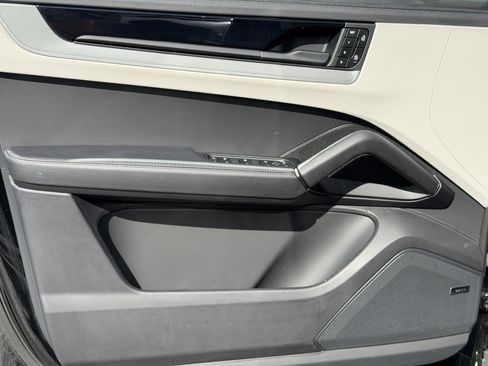 Certified 2024 Porsche Cayenne Coupe image 23