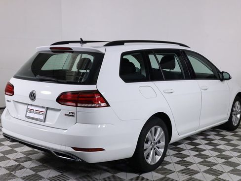 Used 2018 Volkswagen Golf S image 6