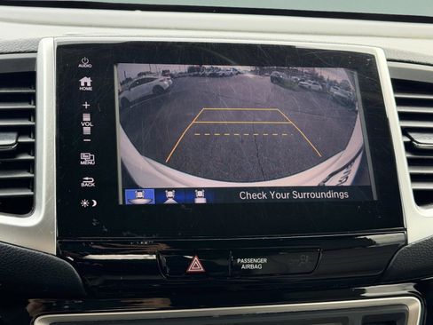 Used 2018 Honda Pilot Touring image 19