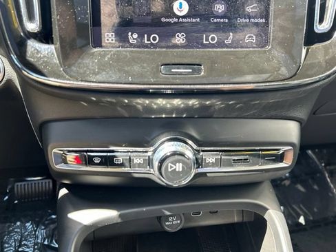 Certified 2025 Volvo XC40 B5 Plus AWD/4WD image 29