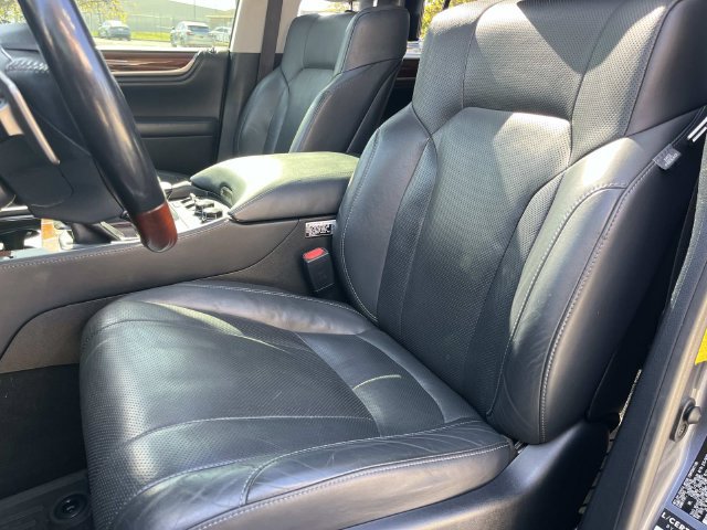 Used 2020 Lexus LX 570 4WD w/ Luxury Package image 37