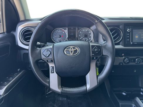 Used 2017 Toyota Tacoma SR5 w/ Tow Package RWD image 12