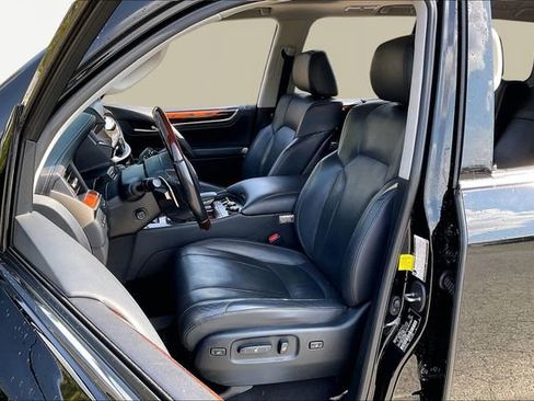 Used 2021 Lexus LX 570 4WD w/ Luxury Package image 15