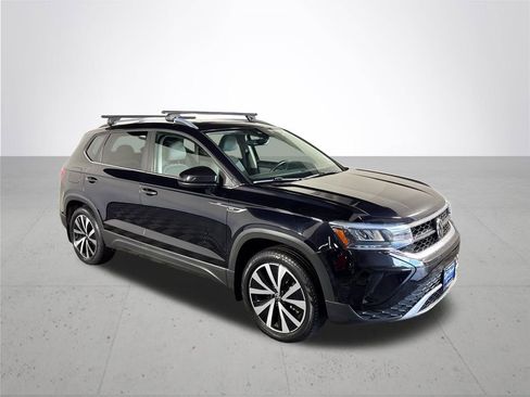 Used 2022 Volkswagen Taos SE w/ Panoramic Sunroof Package image 4