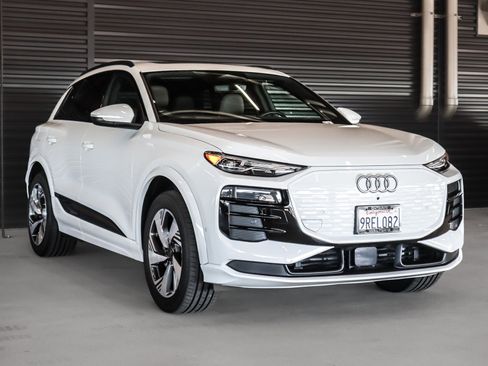 Certified 2025 Audi Q6 e-tron Premium w/ Convenience Package image 13