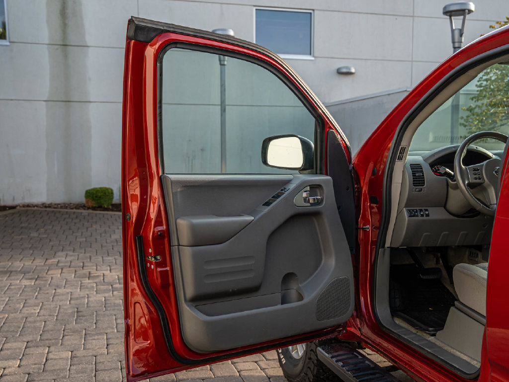 Used 2018 Nissan Frontier SV w/ Value Truck Package AWD/4WD image 26
