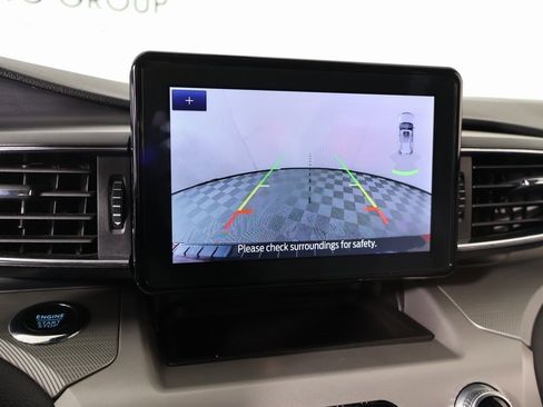 Used 2022 Ford Explorer XLT w/ Equipment Group 202A image 6