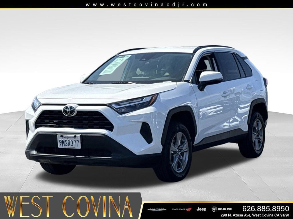Used 2024 Toyota RAV4 XLE FWD image 5