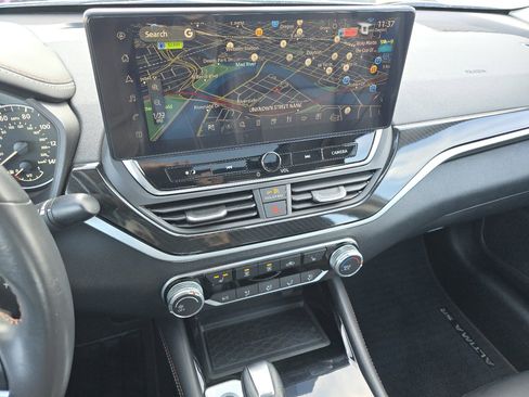 Used 2023 Nissan Altima 2.5 SR w/ SR Premium Package image 39