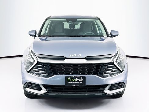Used 2025 Kia Sportage LX image 2