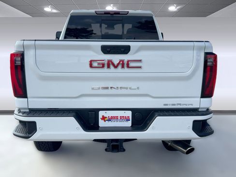 Certified 2025 GMC Sierra 2500 Denali image 9