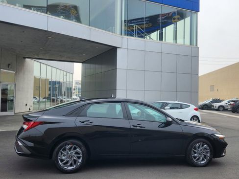 New 2026 Hyundai Elantra Blue image 8