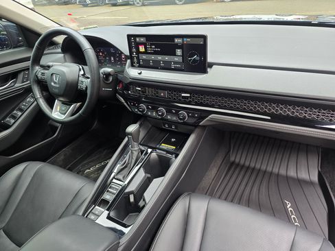 Used 2025 Honda Accord Touring image 10