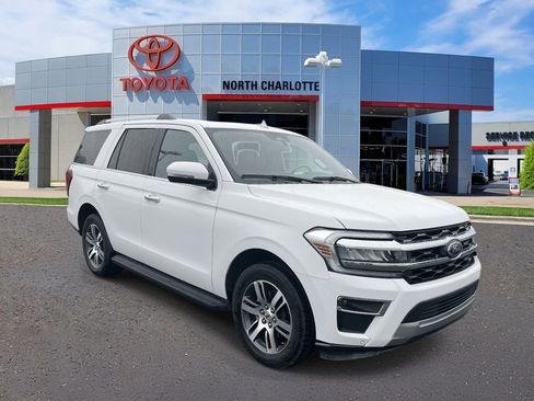 Used 2024 Ford Expedition Limited image 3