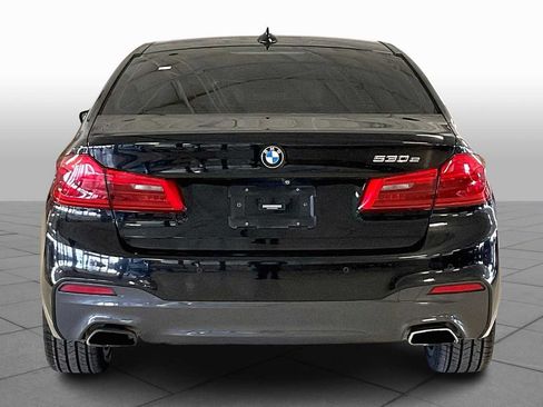 Used 2019 BMW 530e w/ M Sport Package RWD image 4