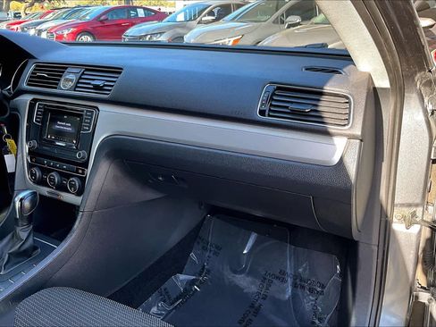 Used 2017 Volkswagen Passat 1.8T S image 19