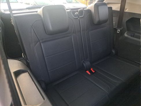 Used 2020 Volkswagen Tiguan SE image 12